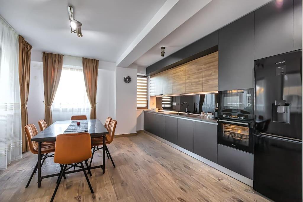 Modern Apartment With City-View Near Poiana Braszów Zewnętrze zdjęcie